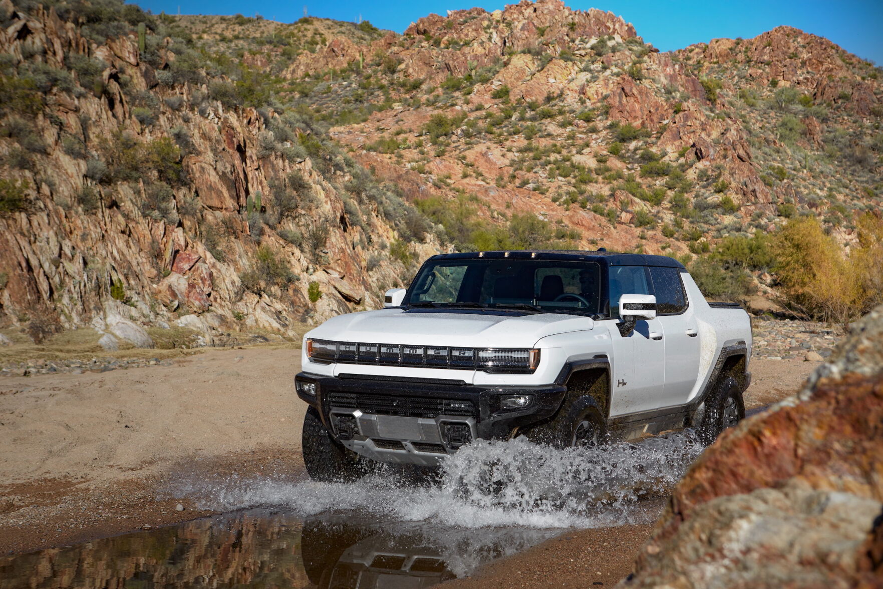 2022-GMC-HUMMER-EV Action 2
